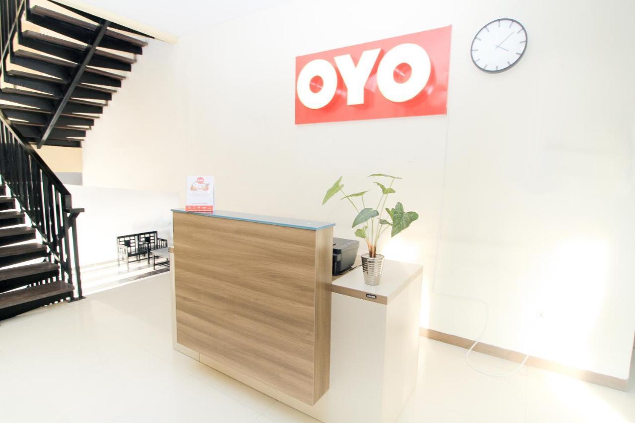 Oyo 204 Blessing Residence Surabaya Exterior photo
