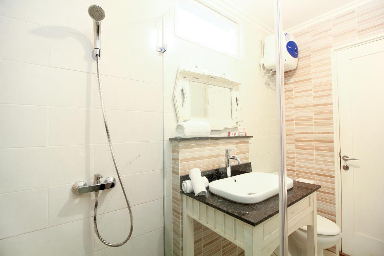 Oyo 204 Blessing Residence Surabaya Exterior photo