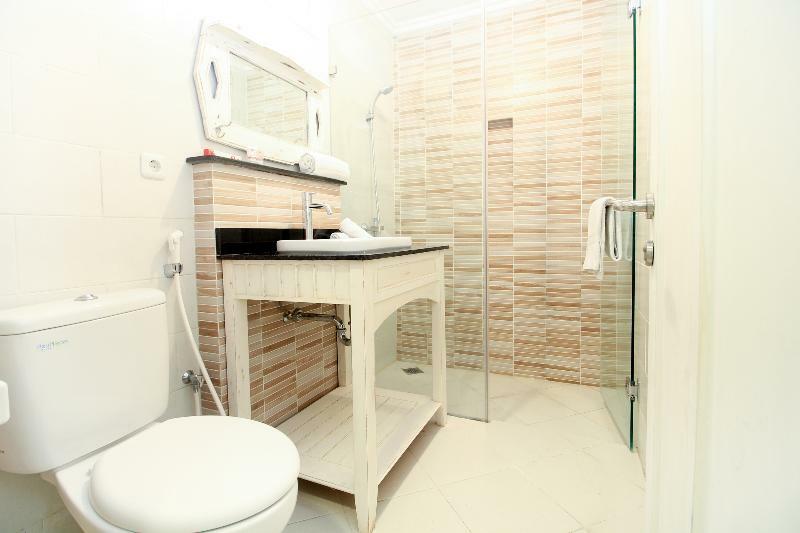 Oyo 204 Blessing Residence Surabaya Exterior photo